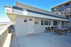 Redondo Oceanfront-Mission Beach Home, Sleeps 11! - Image 3