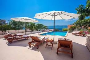 Fußläufig bis zum Meer, 5 Schlaf- und Badezimmer, offener Meerblick, freies WLAN - Image 2