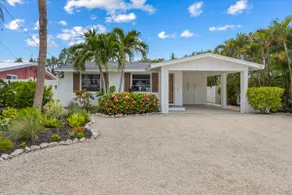 Pure Bliss: Heated Pool, Lanai, Walk to Beach - Image 4