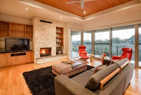 Valley Views - Elevated Hilltop Escape near Beaches - Image 4
