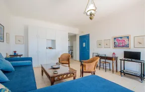 Stunning Home In Ampela, Syros - Image 5