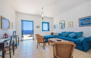 Stunning Home In Ampela, Syros - Image 4