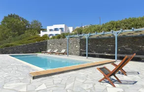 Stunning Home In Ampela, Syros - Image 2