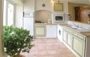 Awesome home in La Jonchère - Image 2