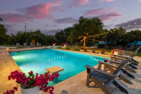 Private| Pool | Hot Tub| Fire Pit |Close to Downtn - Image 2