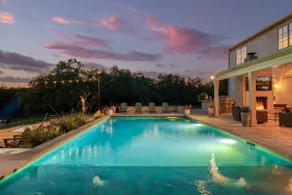 Private| Pool | Hot Tub| Fire Pit |Close to Downtn - Image 4