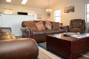 Lakefront Cottage w/ Private Hot Tub! - Image 5