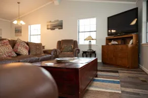 Lakefront Cottage w/ Private Hot Tub! - Image 4