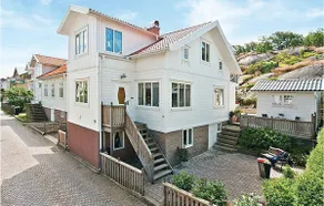 Stunning Apartment In Kungshamn - Image 3