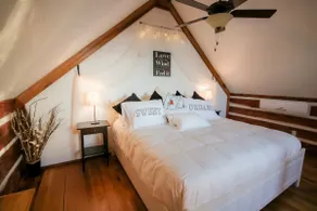 Romantic Innisfree Cottage w/ Lakeview & Firepit - Image 2