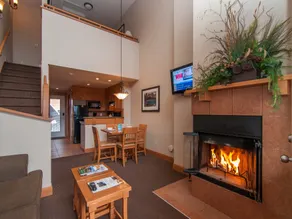 Bright + Modern Banff Getaway dans un excellent emplacement | Spa privatif! - Image 3