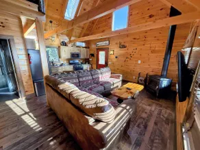 BC Fairytale cabin, hot tub, beach, trails - Image 3