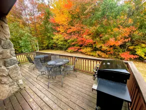 O1 Slopeside Bretton Woods cottage with AC large patio and private yard Walk to slopes - Image 2