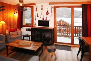 Les Orres 1800, les Chalets de Bois Méan, Vue Montagne à 200m des pistes - Image 4