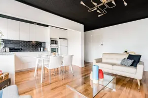 Renovated Retro Apartment Near Harbour Front Walks - Image 3