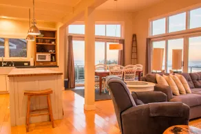The Sand Castle -oceanfront home with amazing view - Image 4