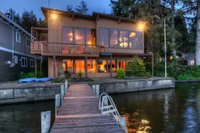 Brannholm- Glas und Holz Haus auf Devils Lake mit Dock - Tierfreundlich - Image 2