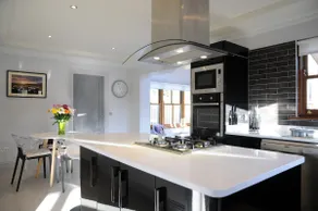 Number Two Dingle: Large Family Holiday Home - Image 2