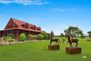 Hunter Valley Lodge & Retreat - STAYZ HOLIDAY HOME FINALIST 2019 - Image 4