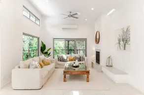 Sleek & Stylish Family Beach House ~ Near Junction - Image 2