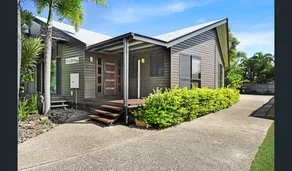 Gathering of 8 Holiday House - Image 2