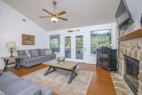Riverside Roost- Guadalupe Riverfront Home, 6 sovepladser! - Image 4
