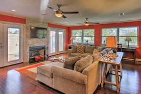 Pottsboro Home on 2 Acres w/ Hot Tub, Near Marina! - Image 4
