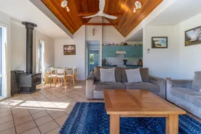 Sea Shell Chalet at Berrara Chalets - Image 3