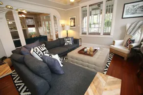 Gorgeous uptown 3 bedroom home w/pool and parking! - Image 4