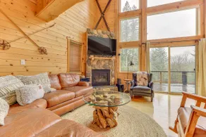 'Grizzly Tower' Packwood Cabin m / Forest Views! - Image 2