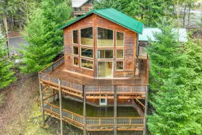 'Grizzly Tower' Packwood Cabin m / Forest Views! - Image 4
