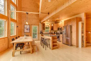 'Grizzly Tower' Packwood Cabin m / Forest Views! - Image 3