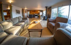 Cozy Lake Access Loj + Hot Tub & Fire Pit - Image 2