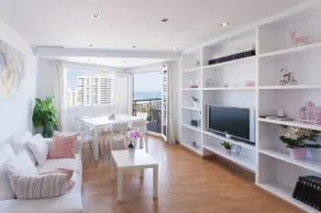 Appartement avec vue sur la mer situé sur la plage. - Location réservée familles - Image 2