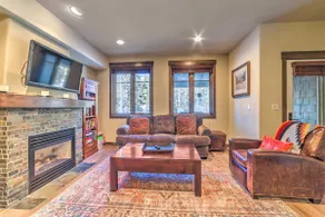 Central Mammoth Lakes Byhus med privat boblebad - Image 4