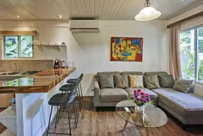 Inviting 3 Bedroom House 2min Walk to the Beach - Image 2