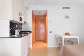Simple, modern and close to the beach - Image 3