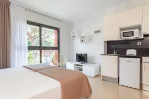 Simple, modern and close to the beach - Image 2
