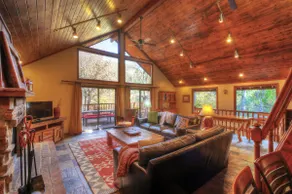 HILLSIDE HIDEAWAY * STOR FAMILIE RETREAT * HOT TUB, SAUNA, KIDS LOFT - Image 2