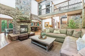 HIDDEN MOUNTAIN LUXURY LODGE, CLOSE TO SKI RUNS, HOT TUB, THEATER, SALOON - Image 5