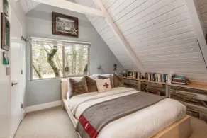 CHARMERENDE 2 soveværelser SUNDANCE COTTAGE MED MØBELT TIPI TIL START - Image 4