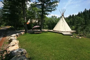 CHARMERENDE 2 soveværelser SUNDANCE COTTAGE MED MØBELT TIPI TIL START - Image 5