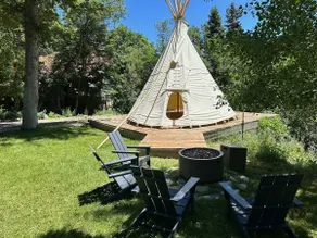 CHARMERENDE 2 soveværelser SUNDANCE COTTAGE MED MØBELT TIPI TIL START - Image 3
