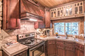 Fireplace, Hot Tub, Tiny House, Unparalleled Charm - Image 5