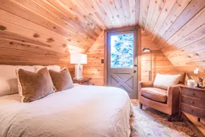 Fireplace, Hot Tub, Tiny House, Unparalleled Charm - Image 3