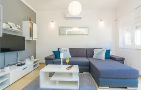 Amazing Home In Nadin - Image 2