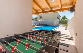 Amazing Home In Nadin - Image 4