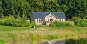 Woodbell Lodge - 5* with hot tub & lake views - Image 2