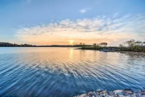 Rustic Keosauqua Gem: Fire Pit & Lake Sugema Views - Image 2