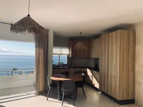 Spacious, Light & Cozy Apartment with Ocean Views - Image 2
